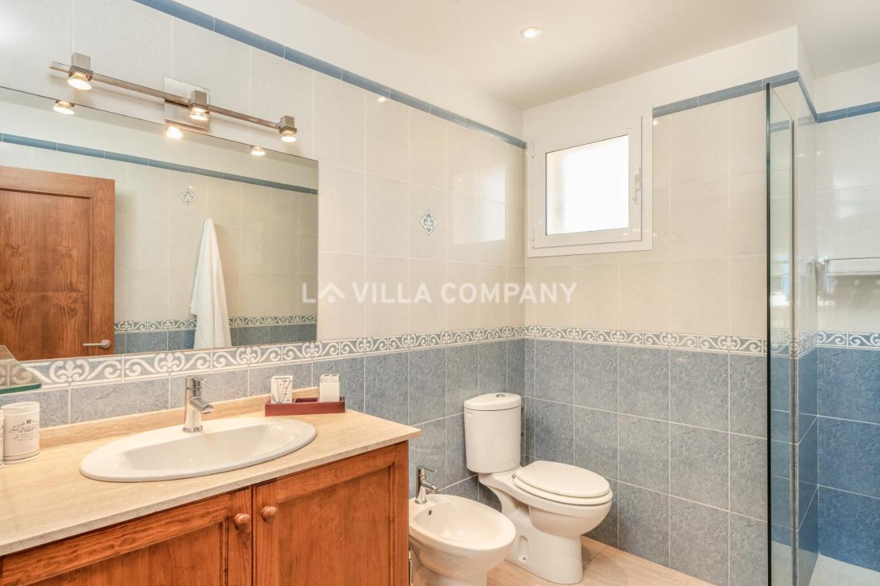 Villa Mala Bay Маон Экстерьер фото